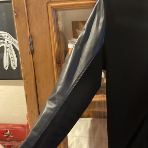 Rick Owens black sweatshirt with leather trim and avant garde zipper. - Picture 3 of 5